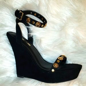 Liliana wedge